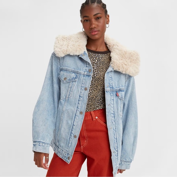 Levi's Jackets & Blazers - LEVI’S Oversized Sherpa Trucker Denim Jacket NEW Medium